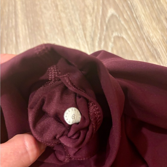 Lululemon Wunder Under Crop - Picture 2 of 8